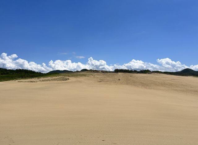 鳥取砂丘と青空の写真